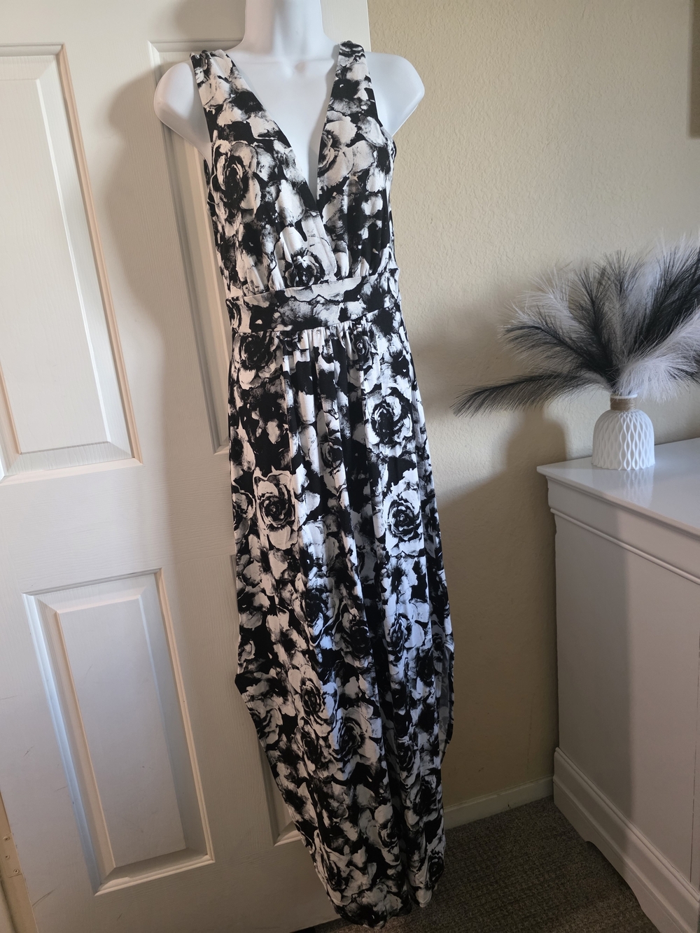 Black and White Floral Maxi Dress with V-Neck
